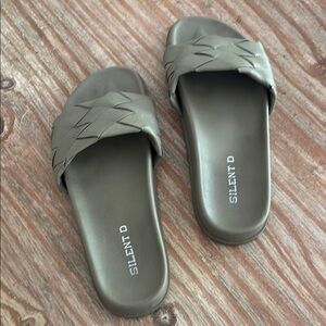 Anthropologie/silent D olive leather slides. Perfect condition